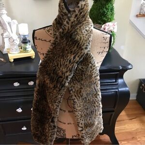 ▪️Kenneth Cole REACTION Faux Fur Scarf